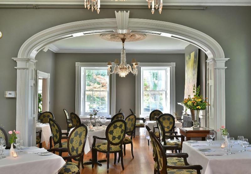 The Charles Hotel Niagara-on-the-Lake Bagian luar foto