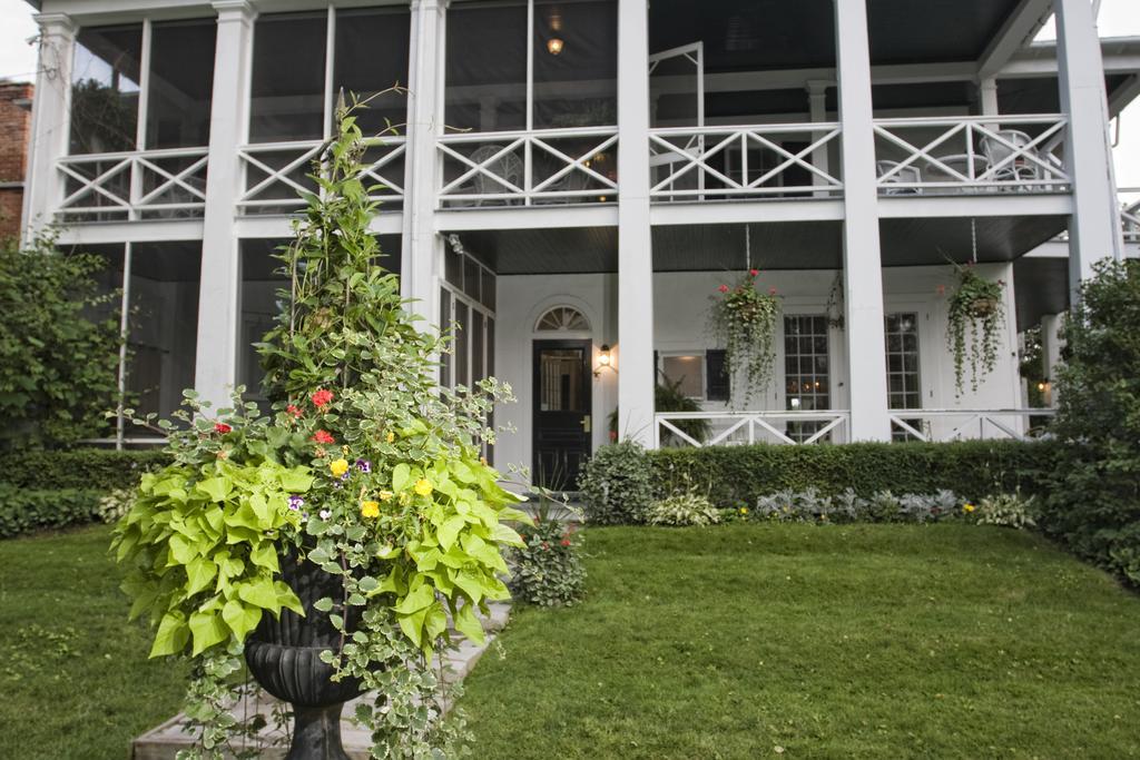 The Charles Hotel Niagara-on-the-Lake Bagian luar foto