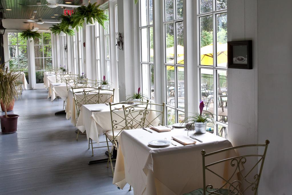 The Charles Hotel Niagara-on-the-Lake Bagian luar foto